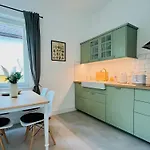 Luxusapartment Im Dichterviertel *garten*parkplatz*wifi*
